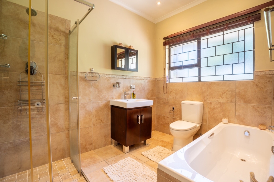 5 Bedroom Property for Sale in Lyndoch Western Cape
